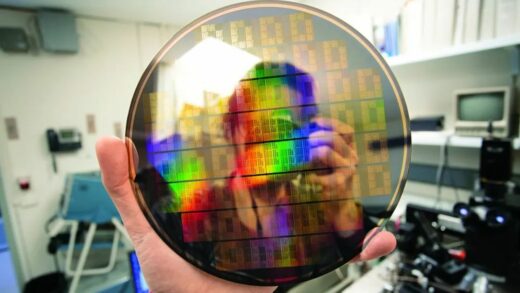 石墨烯芯片即将问世，摩尔定律不会终结，科学家造出首个石墨烯功能半导体