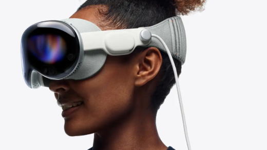 苹果预告 Vision Pro 头显首发细节：超 250 款 Arcade 游戏、150 部 3D 电影