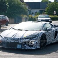 转速可达10000rmp！兰博基尼小牛继任者曝光：换装V8混动发动机