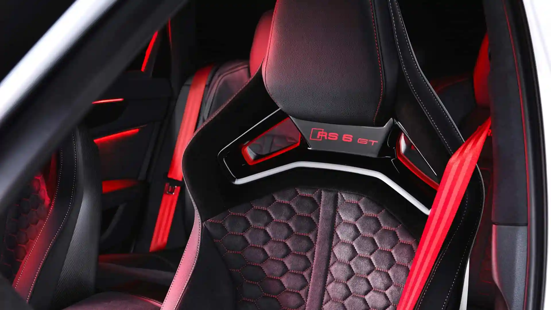 奥迪 RS 6 Avant GT 发布:全球限量 660 台,2025 年上市