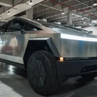 零距离感受特斯拉 Cybertruck