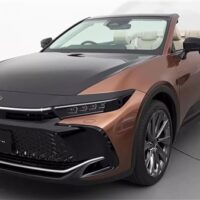 丰田推出皇冠SportCross敞篷版：车顶永久开放