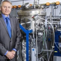 科学家发现一种前所未见的新型磁性Altermagnetism