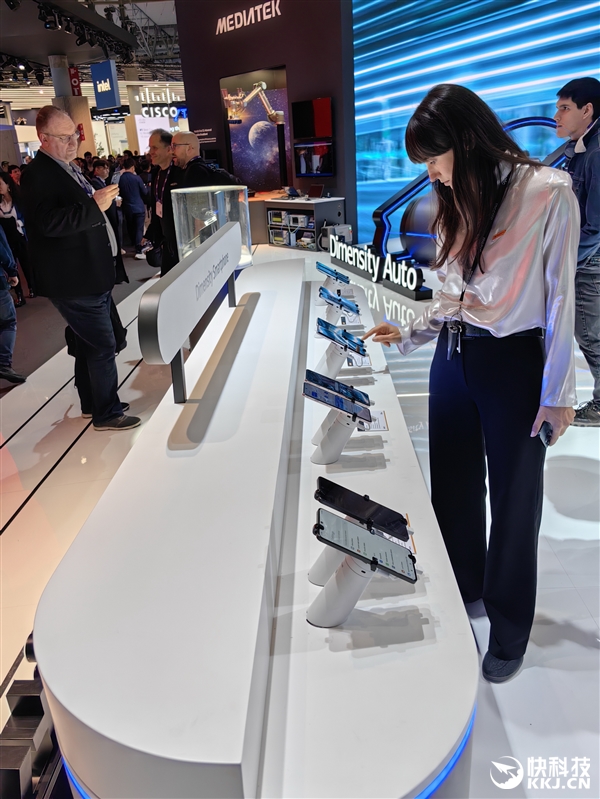 “遥遥领先”的端侧生成式AI!联发科MWC技术秀:还有百兆卫星通信、6G环境计算