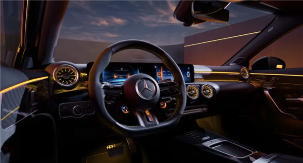 地表最强2.0T钢炮！奔驰AMG A45 S限量版曝光：3.9s破百