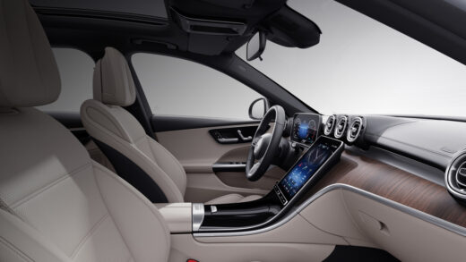 新款v长轴距 C 级上市，全系增加前排中部气囊