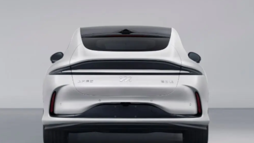 全球首搭量产“超快充固态电池”！智己L6将于今晚发布