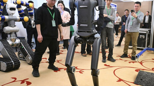 当“机器人”有了“AI大脑” 人形机器人时代来了吗