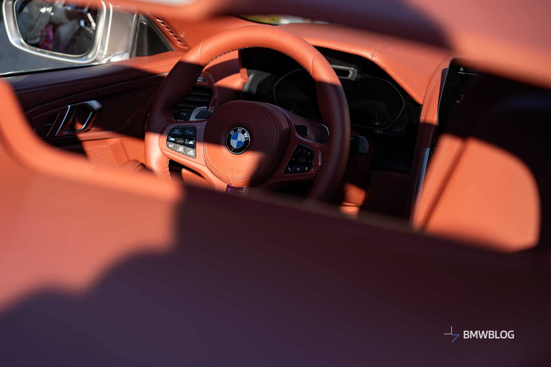 宝马 Skytop 概念车亮相,采用可手动拆卸硬顶设计