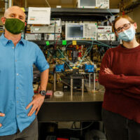 新型合成材料能使设备体积更小、信号强度要求更低、耗电量更少