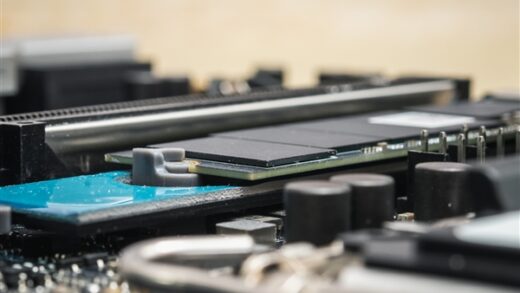 这够用了吗！SK海力士突然宣布300TB容量SSD