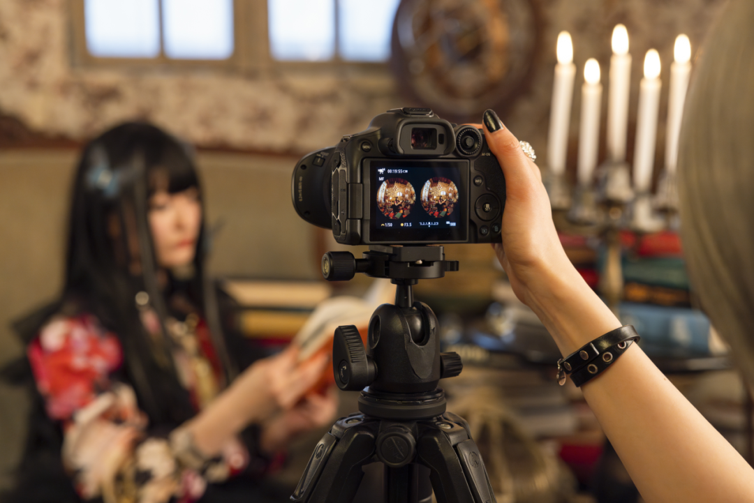 用于 VR 摄影,佳能发布 APS-C 画幅 RF-S 3.9mm F3.5 双鱼眼镜头 图片