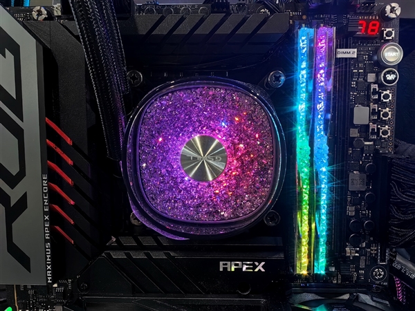 芝奇首秀新一代皇家戟DDR5内存:华丽丽飙上9000MHz