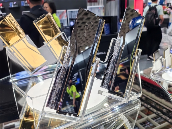 芝奇首秀新一代皇家戟DDR5内存:华丽丽飙上9000MHz