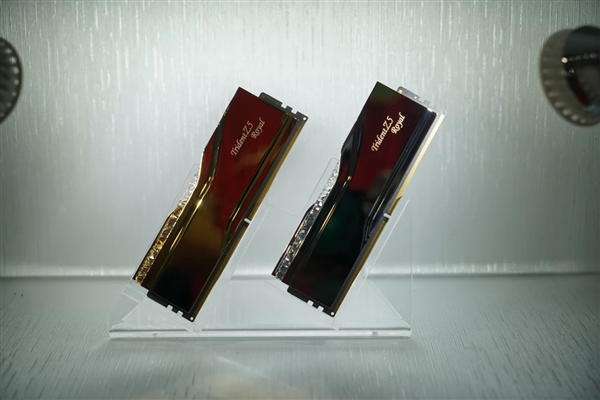 芝奇首秀新一代皇家戟DDR5内存:华丽丽飙上9000MHz