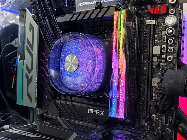 芝奇首秀新一代皇家戟DDR5内存:华丽丽飙上9000MHz