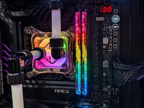 芝奇首秀新一代皇家戟DDR5内存:华丽丽飙上9000MHz