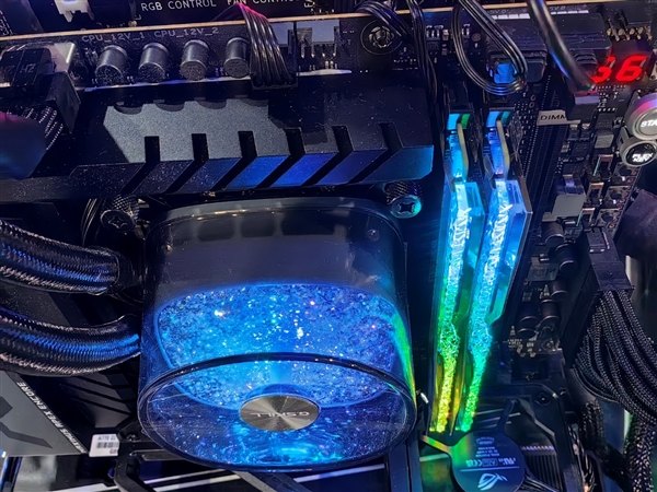 芝奇首秀新一代皇家戟DDR5内存:华丽丽飙上9000MHz