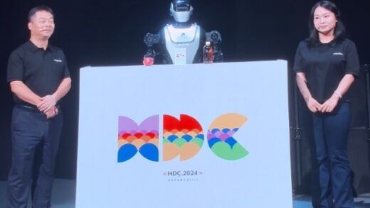 华为云发布盘古具身智能大模型：“夸父”人形机器人亮相