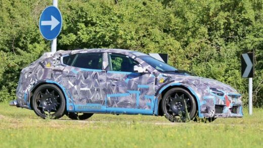 法拉利首款纯电车型明年底亮相，CEO 称不会使用磷酸铁锂电池