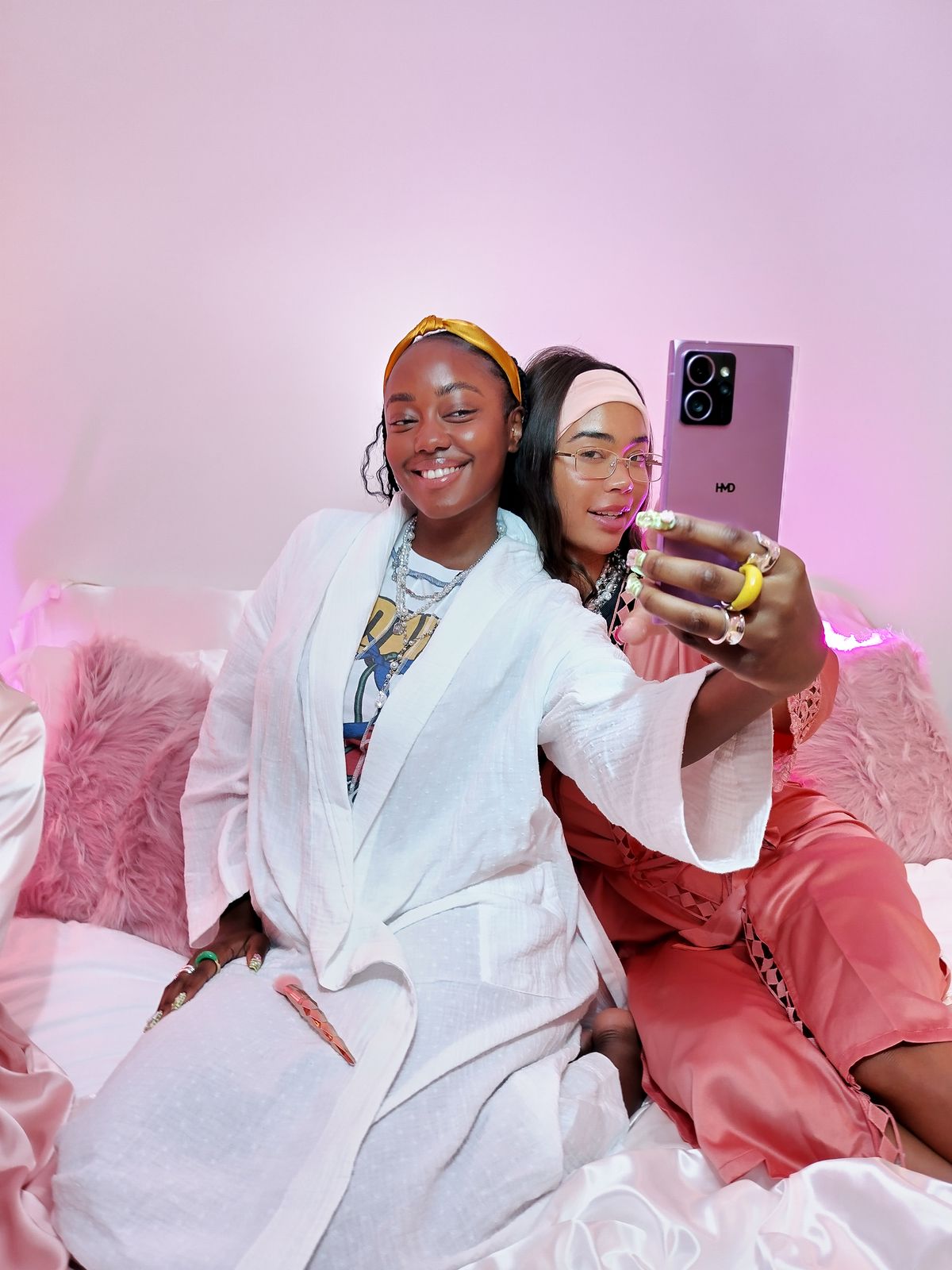 HMD 发布 Skyline 手机:正面复刻诺基亚 N9,骁龙 7s Gen 2 芯片,主打可维修,售价 499 美元