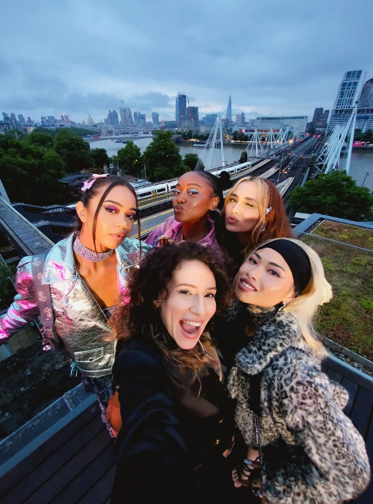 HMD 发布 Skyline 手机:正面复刻诺基亚 N9,骁龙 7s Gen 2 芯片,主打可维修,售价 499 美元