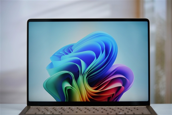 性能暴增86%!微软全新Surface Laptop图赏