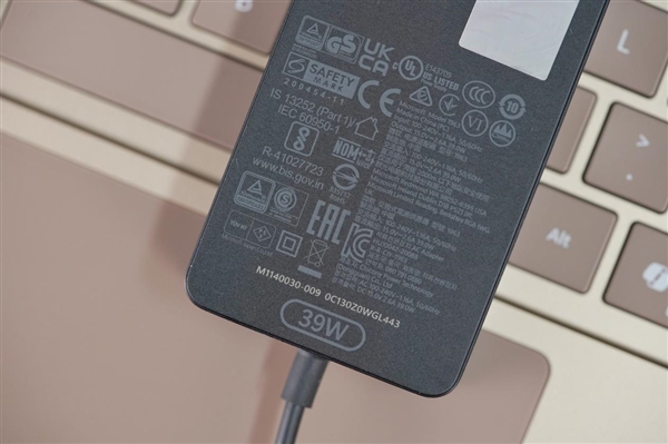 性能暴增86%!微软全新Surface Laptop图赏