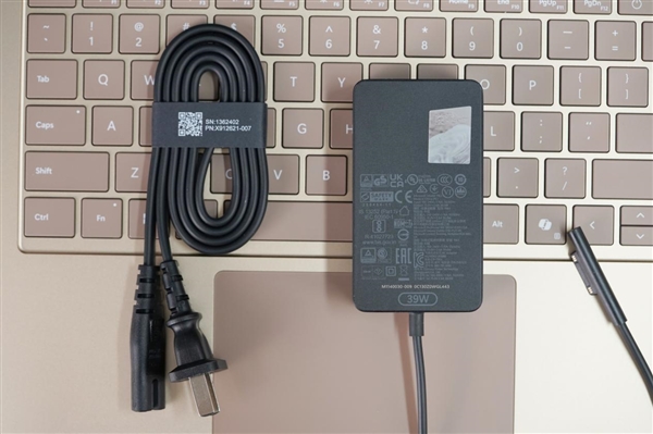 性能暴增86%!微软全新Surface Laptop图赏