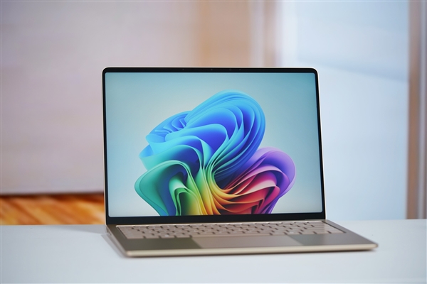 性能暴增86%!微软全新Surface Laptop图赏
