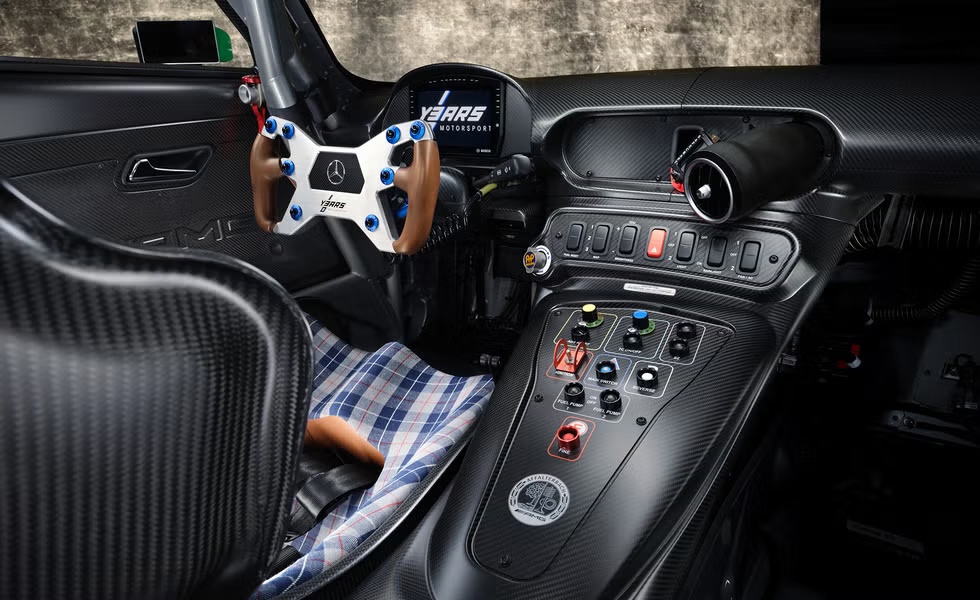 全球限量 13 辆,梅赛德斯-AMG GT3 Edition 130Y 赛车发布