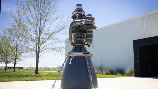 马斯克展示 SpaceX 首台 Raptor 3 引擎，暗示已进入量产阶段