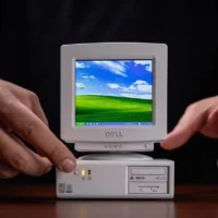 网友用树莓派打造复古迷你戴尔电脑，重现 Windows XP 经典界面