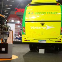 全球首款增程式生物乙醇电动巴士亮相：续航 450 公里，动力系统由雷诺和吉利合资公司开发