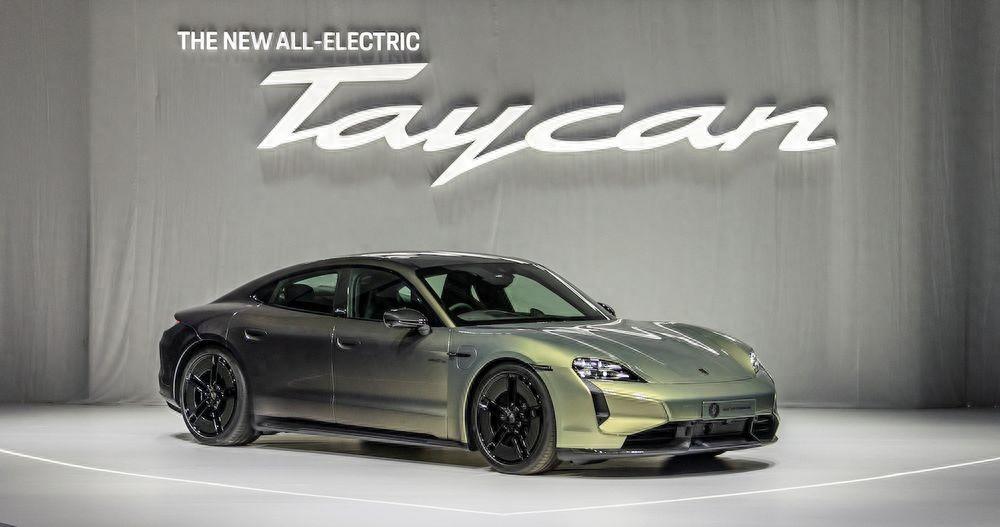 保时捷打造 Taycan Turbo S Celestial Jade 特别版车型,采用独特变色车漆