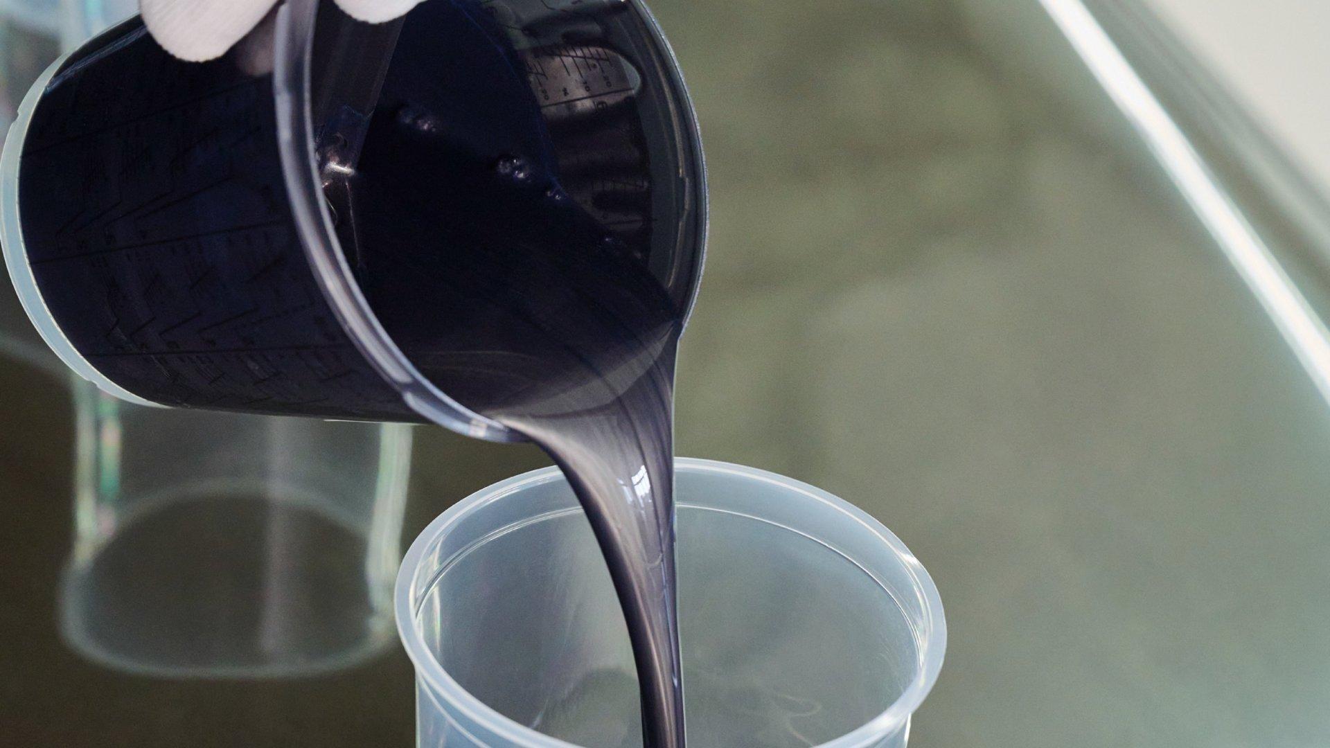 保时捷打造 Taycan Turbo S Celestial Jade 特别版车型,采用独特变色车漆