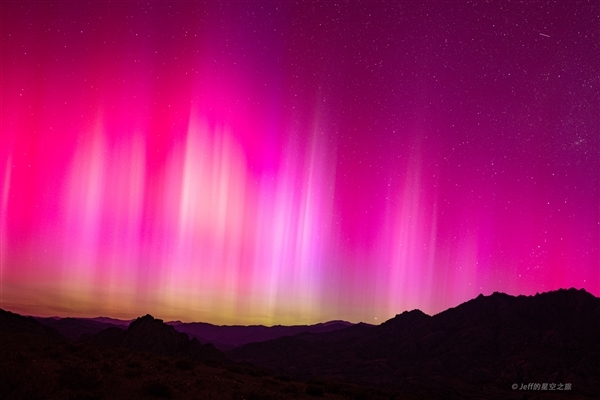 宇宙级顶流同框!今年最大超级月亮现身:我国多地还将出现极光活动