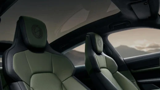 保时捷打造 Taycan Turbo S Celestial Jade 特别版车型，采用独特变色车漆