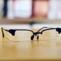 厚度仅0.55毫米！我国科研团队发布新型AR眼镜