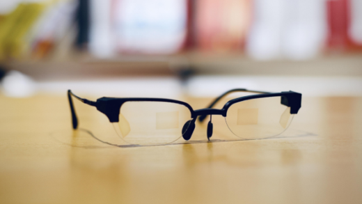 厚度仅0.55毫米！我国科研团队发布新型AR眼镜