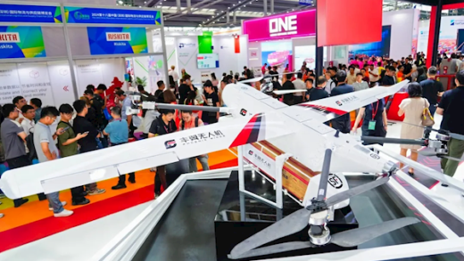 顺丰方舟80无人机首次亮相：速度达80千米/时 支持抛投、索降