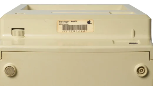 罕见的苹果 Macintosh 原型机重返拍卖会