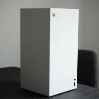 微软新款 Xbox Series X 游戏主机拆解：6nm 芯片、全新散热设计