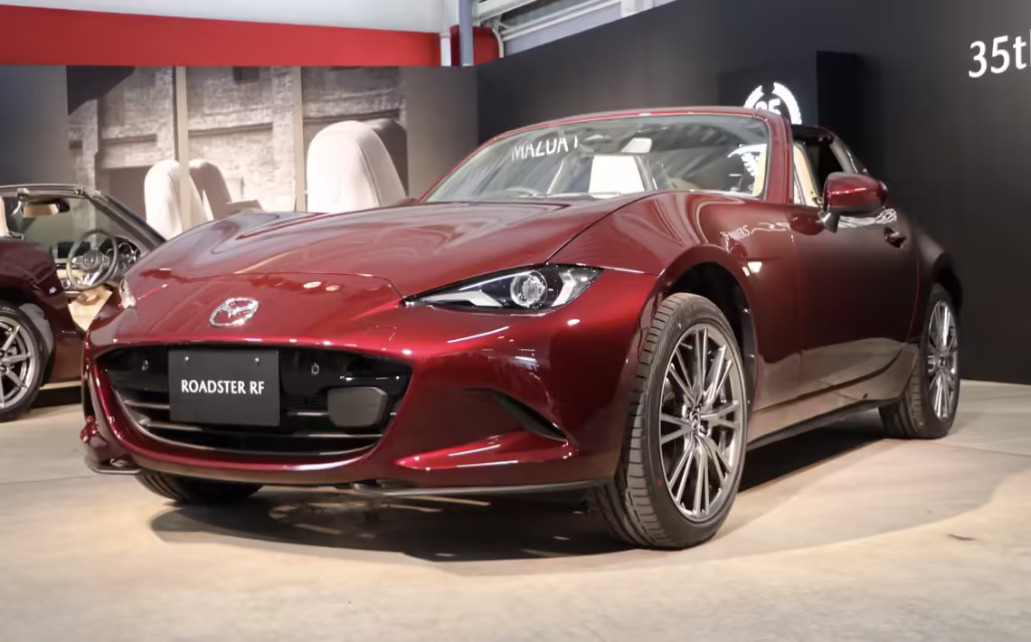 马自达海外发布 MX-5 Roadster 纪念版敞篷车：可选软硬顶、“工匠红”车漆