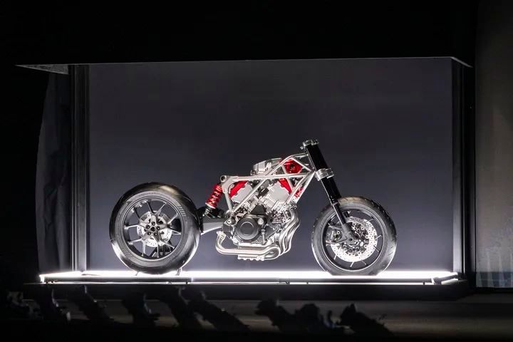 全球首款：本田展示“电子空压机”V 型三缸发动机，引领摩托车新潮流