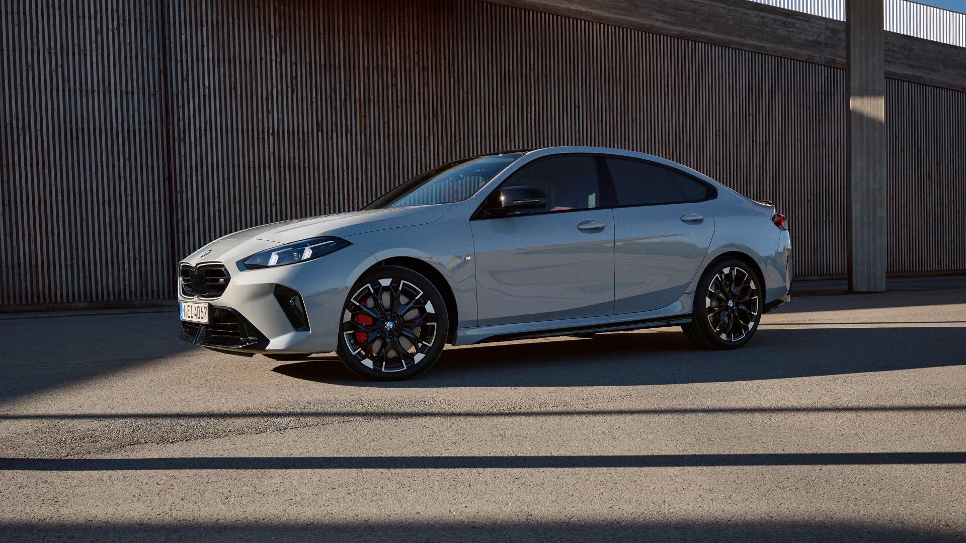 全新宝马 2 系 Gran Coupé 四门轿跑车将于 11 月 15 日广州车展发布,搭 2.0T 四缸发动机 全新宝马 2 系 Gran Coupé 四门轿跑车将于 11 月 15 日广州车展发布,搭 2.0T 四缸发动机