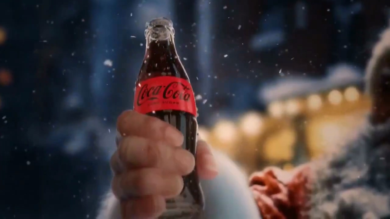 可口可乐发布首个完全由 AI 生成的广告：致敬 1995 年经典，但反响不如预期
