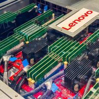 联想全球首秀16TB内存！128条128GB