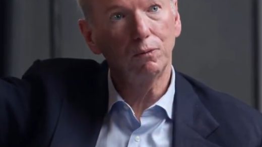 谷歌前 CEO：AI 性能将继续高速增长，潜在威胁不容忽视