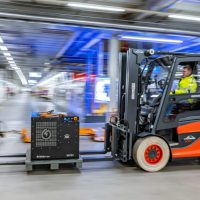 宝马押注氢能源：雷根斯堡工厂内部物流车队将全面转向氢燃料电池